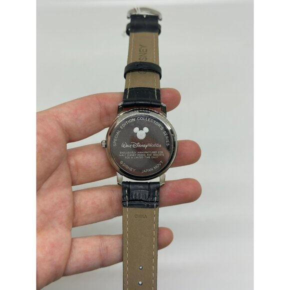 VTG Disney World Mickey Mouse Special Edition Christmas Watch NOT WORKING - Picture 5 of 9